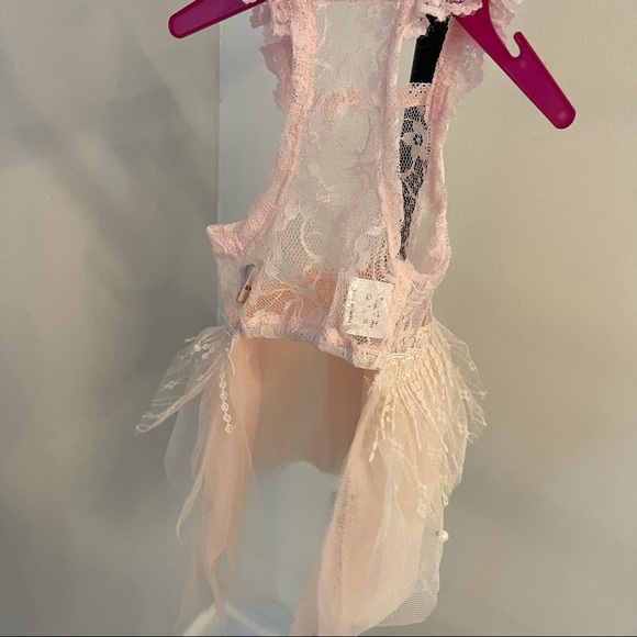 Pink lace female doggie dress with pearls - Picture 3 of 6